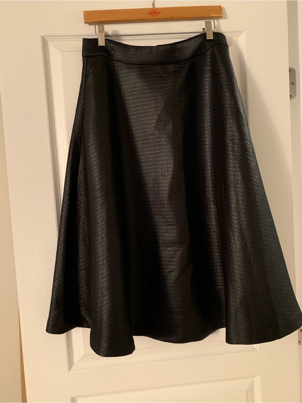 NWT: Banana Republic Black Textured Jacquard Midi Skirt. Size 12.